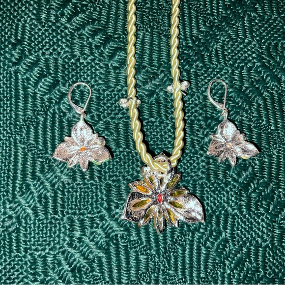 Necklace with Earrings, Enamel Flower and Ladybug - Picture 8 of 9